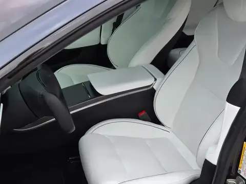 2023 Tesla Model S Plaid photo 12