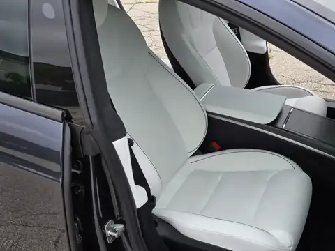 2023 Tesla Model S Plaid photo 14