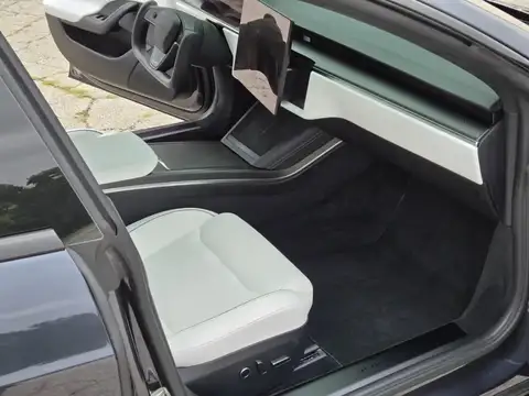 2023 Tesla Model S Plaid photo 15