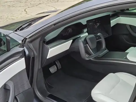 2023 Tesla Model S Plaid photo 16