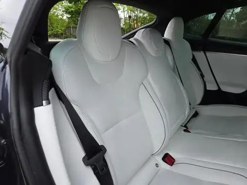 2023 Tesla Model S Plaid photo 18