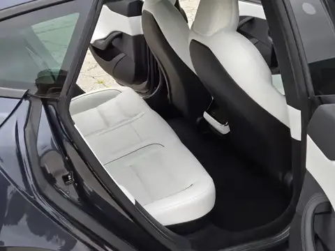 2023 Tesla Model S Plaid photo 21