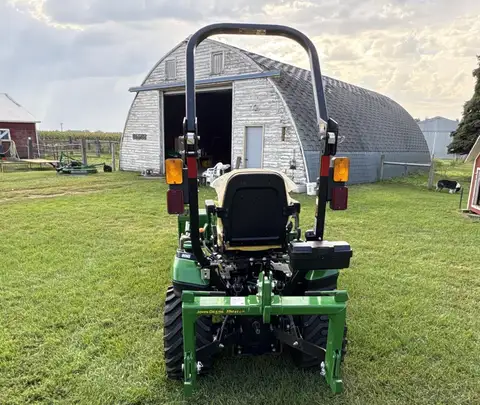2021 John Deere 1025R Compact Utility Tractor with Loader photo 5