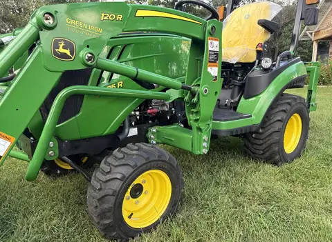 2021 John Deere 1025R Compact Utility Tractor with Loader photo 8