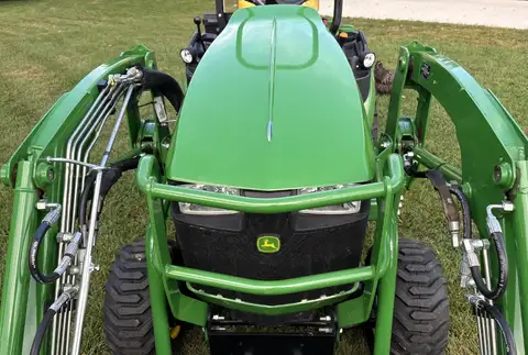 2021 John Deere 1025R Compact Utility Tractor with Loader photo 9