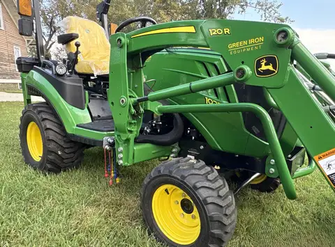 2021 John Deere 1025R Compact Utility Tractor with Loader photo 10