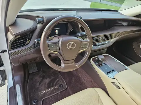 2018 Lexus LS 500 AWD photo 12
