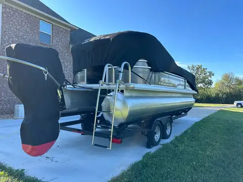 2024 Sun Tracker Party Barge 22 DLX photo 4