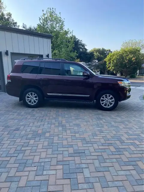 2019 Toyota Land Cruiser photo 3