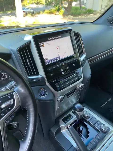 2019 Toyota Land Cruiser photo 7