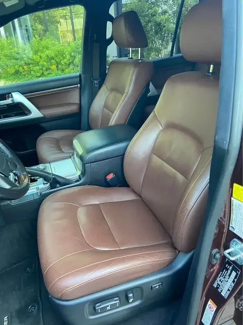 2019 Toyota Land Cruiser photo 9