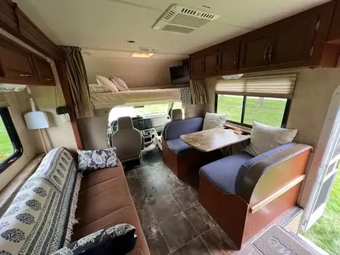 2013 Thor Motor Coach Chateau 31A photo 7