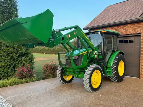 2021 John Deere 5075E Tractor