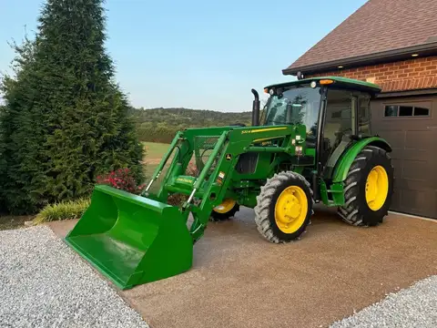 2021 John Deere 5075E Tractor photo 2
