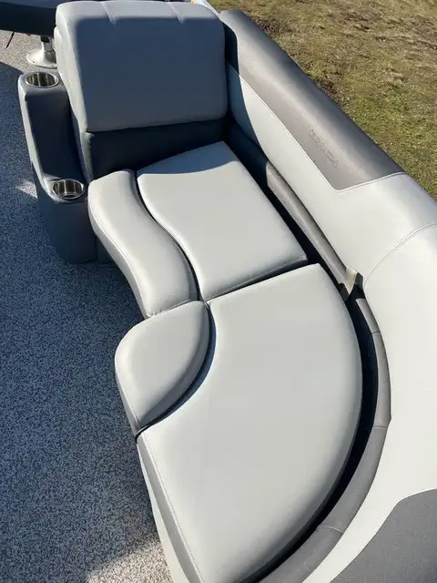 2023 Veranda Relax 24' Tritoon photo 3