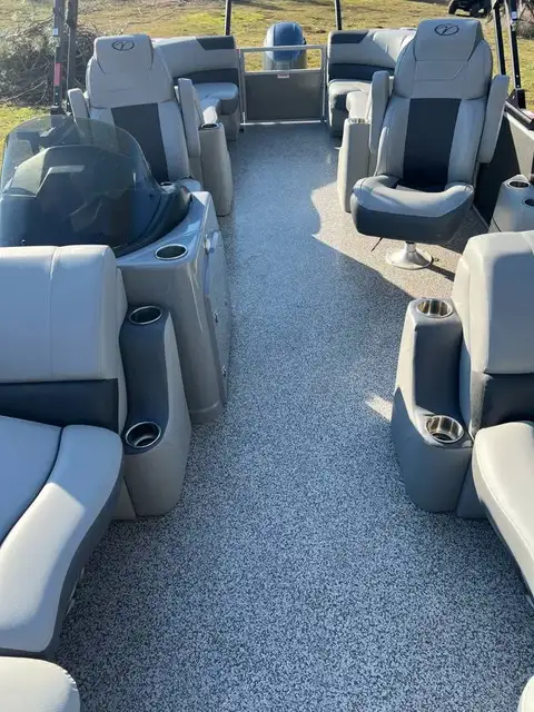 2023 Veranda Relax 24' Tritoon photo 5