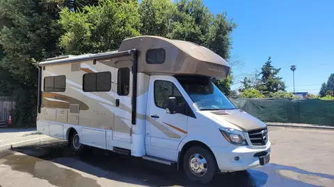 2016 Winnebago Navion 24J