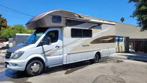 2016 Winnebago Navion 24J photo 3
