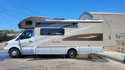 2016 Winnebago Navion 24J photo 4