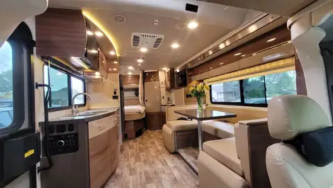 2016 Winnebago Navion 24J photo 5