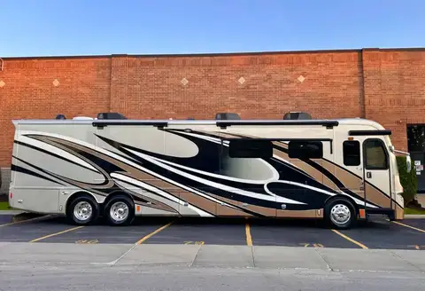 2015 Fleetwood American Revolution LE 42T Motorcoach photo 2