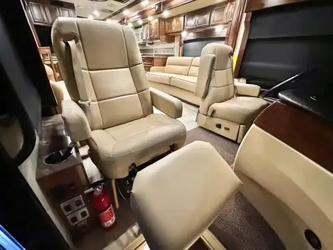 2015 Fleetwood American Revolution LE 42T Motorcoach photo 10