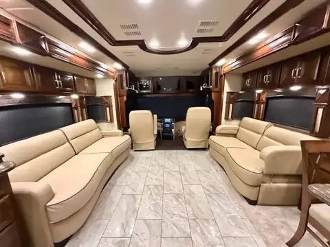 2015 Fleetwood American Revolution LE 42T Motorcoach photo 11