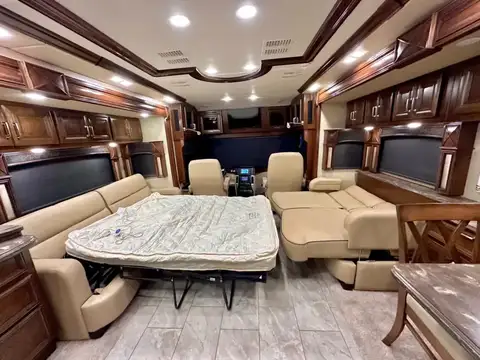 2015 Fleetwood American Revolution LE 42T Motorcoach photo 13