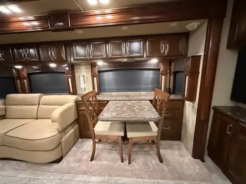 2015 Fleetwood American Revolution LE 42T Motorcoach photo 15