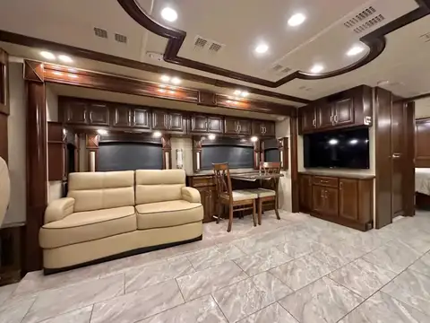 2015 Fleetwood American Revolution LE 42T Motorcoach photo 16