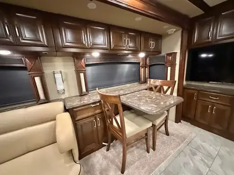 2015 Fleetwood American Revolution LE 42T Motorcoach photo 17