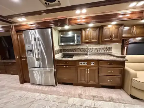 2015 Fleetwood American Revolution LE 42T Motorcoach photo 18