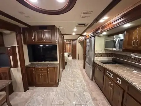 2015 Fleetwood American Revolution LE 42T Motorcoach photo 19