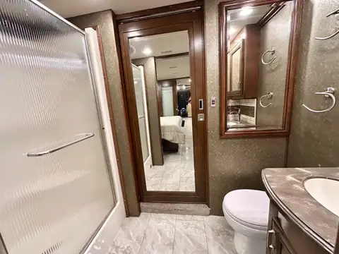 2015 Fleetwood American Revolution LE 42T Motorcoach photo 26