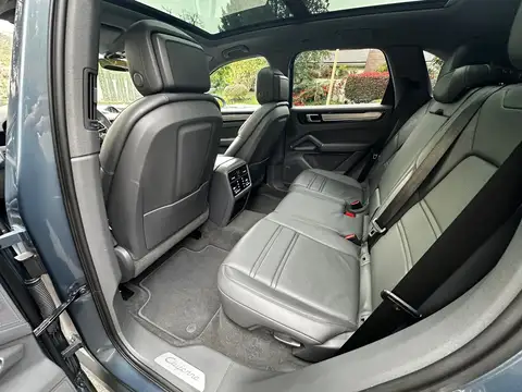 2019 Porsche Cayenne E-Hybrid photo 4