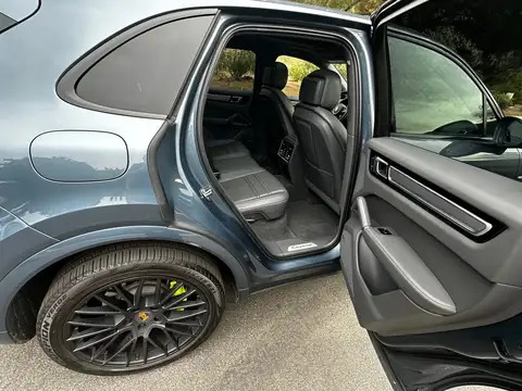 2019 Porsche Cayenne E-Hybrid photo 6