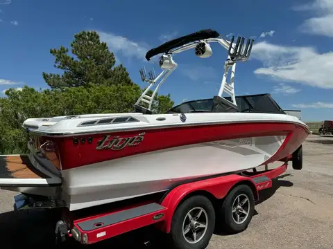 2016 Tige R20 Surf Boat photo 4