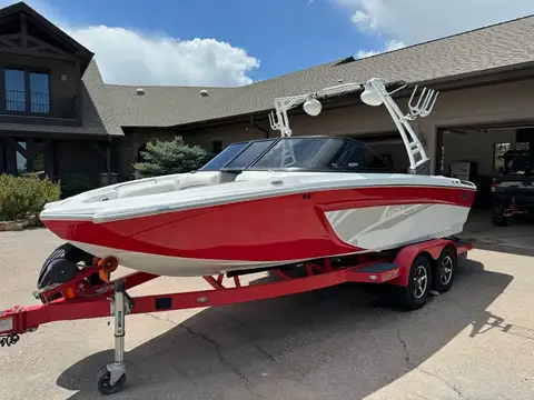 2016 Tige R20 Surf Boat photo 6