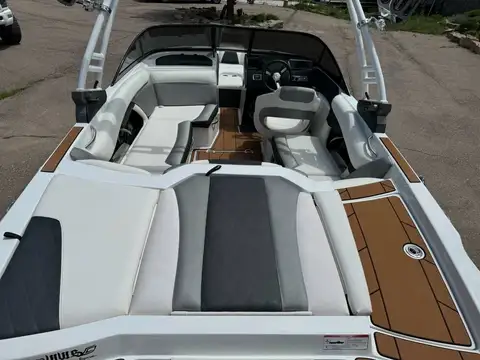 2016 Tige R20 Surf Boat photo 7