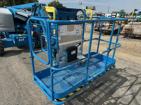 2012 Genie Z-45/25J IC Articulating Boom Lift photo 7