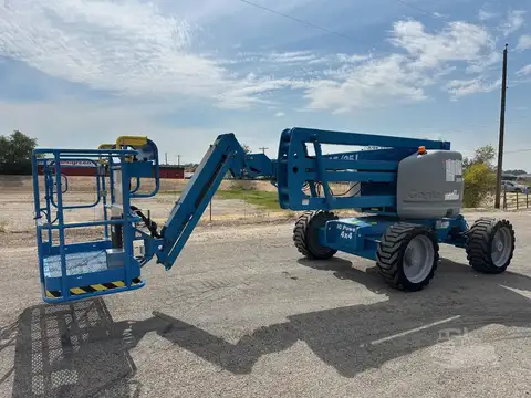 2012 Genie Z-45/25J IC Articulating Boom Lift photo 9