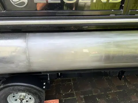 2016 Legacy Black 24' Tritoon photo 3