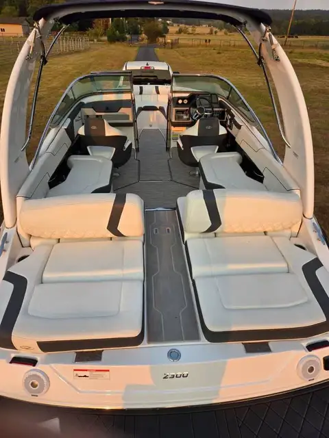 2019 Regal 2300 Bowrider photo 4