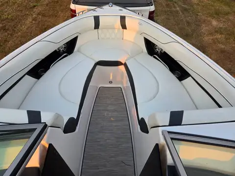 2019 Regal 2300 Bowrider photo 7
