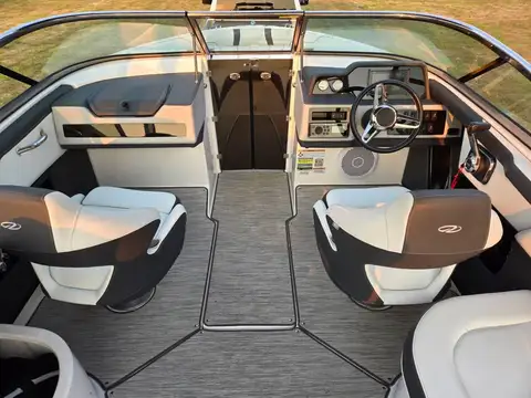 2019 Regal 2300 Bowrider photo 8