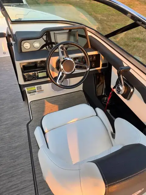 2019 Regal 2300 Bowrider photo 9