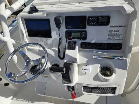 2016 Sailfish 220CC photo 8