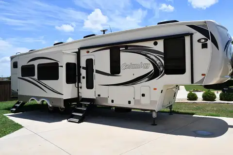 2019 Palomino Columbus 374BH