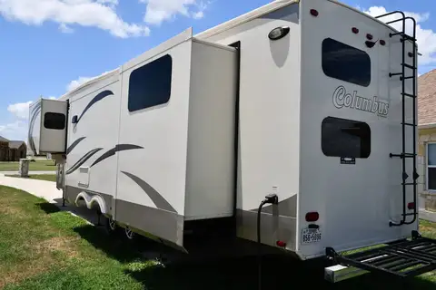 2019 Palomino Columbus 374BH photo 2