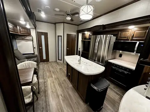 2019 Palomino Columbus 374BH photo 4